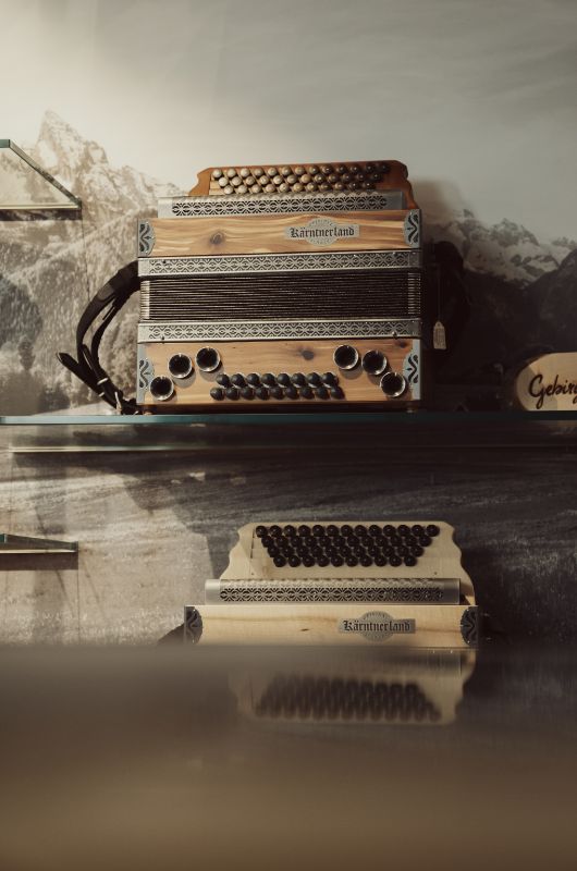 harmmonika detail gold optik