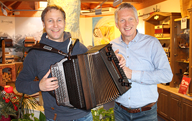 Christian Hartl mit Original Kärntnerland Harmonika